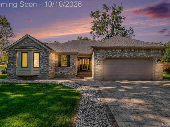 21329 Robinson St, Farmington Hills, MI 48336