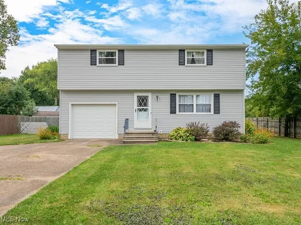 942 Howell St, Sheffield Lake, OH 44054