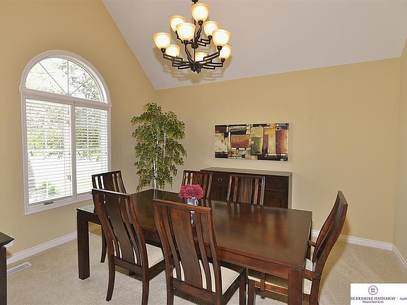4th image of 616 S 196th Ave