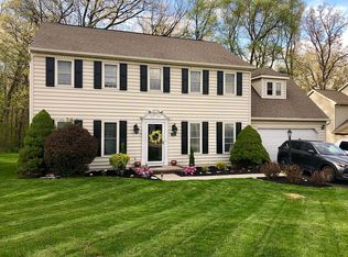 135 Meadow Hill Dr, York, PA 17402