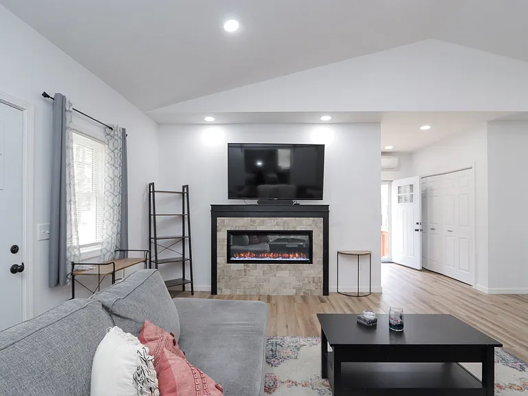 177 Thompson St — Photo 11