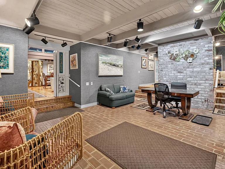 Building's Lounge
