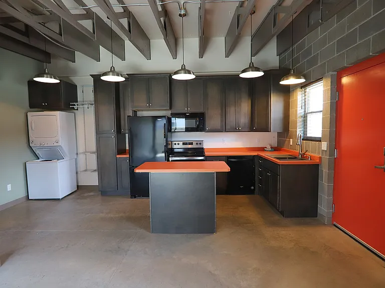 1252 Broadway St — Photo 6