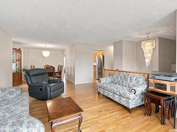 4th image of 518 Peterson CRESCENT