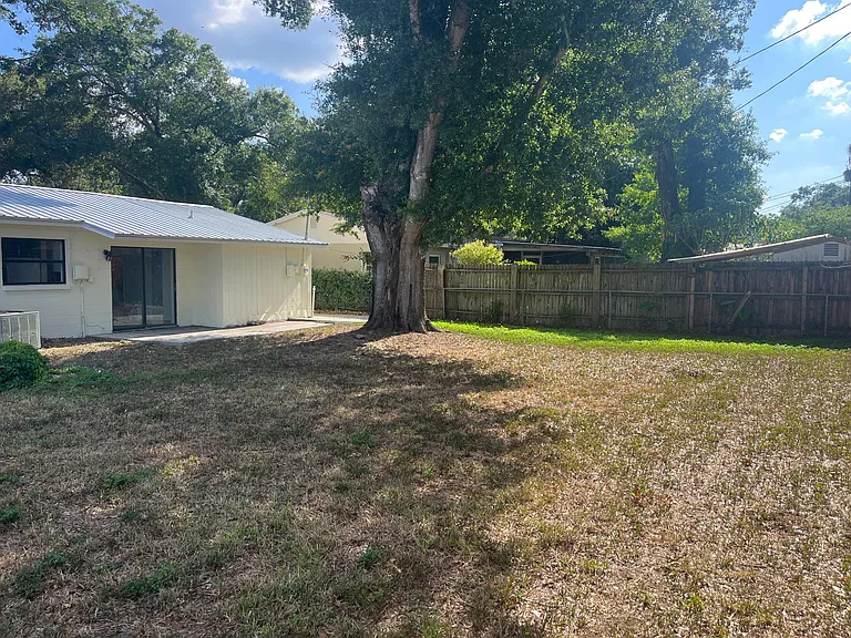 708 Fairmont Dr — Photo 14