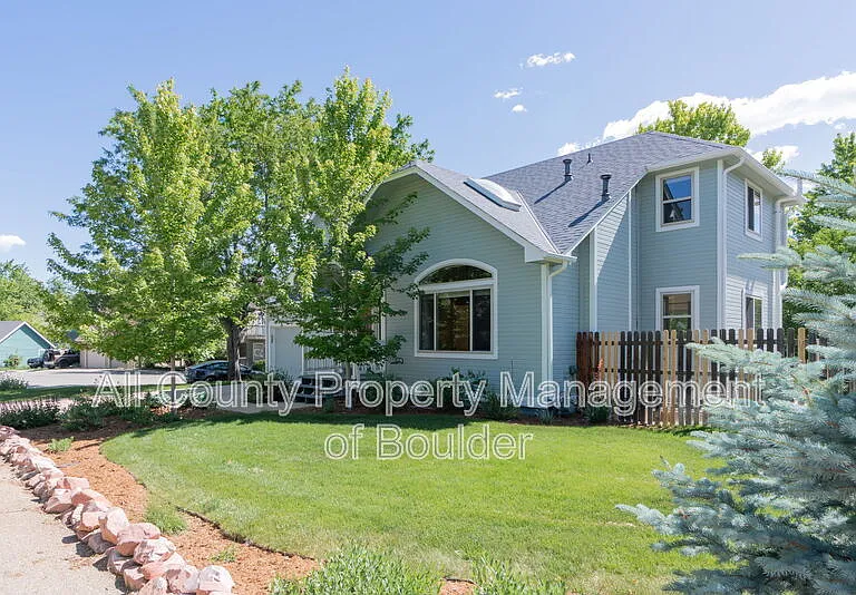 1288 Redwood Ave — Photo 1