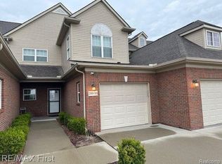 200 Sea Breeze Dr UNIT 19, Detroit, MI 48214