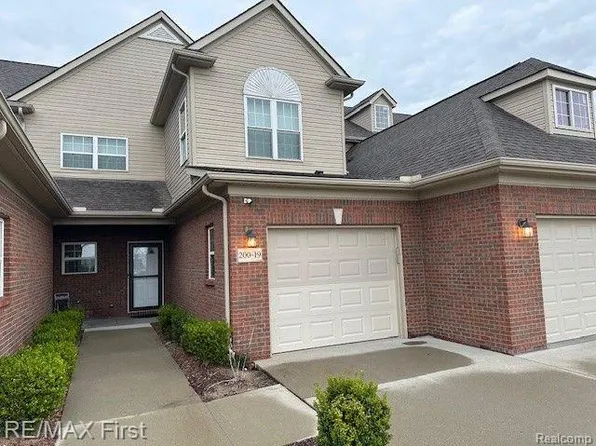 200 Sea Breeze Dr Unit 19, Detroit, MI 48214
