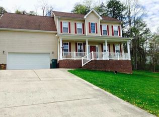 66 Clyde Dr, Hurricane, WV 25526