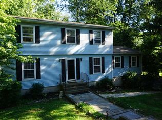 29 Willow Dr, Hopewell Junction, NY 12533