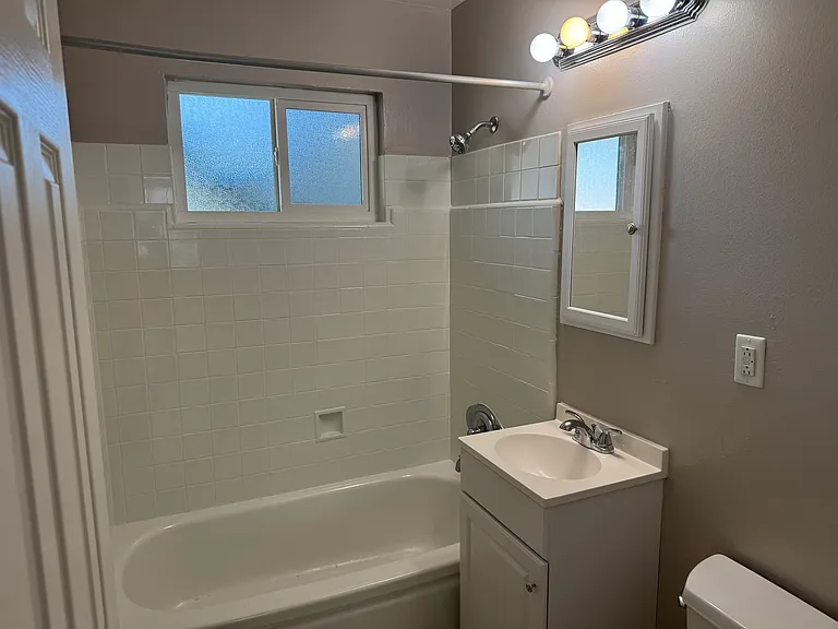 2070 Latham St #1 — Photo 3