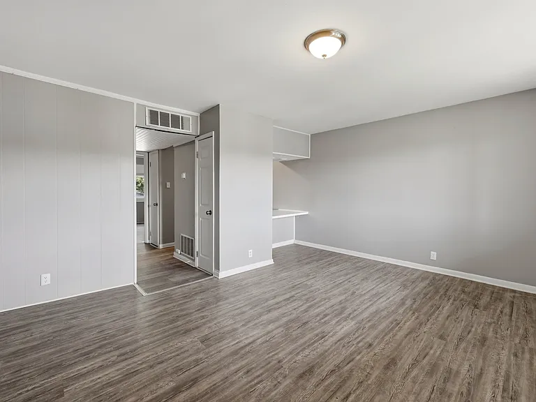 1805 Oxford Cir — Photo 10