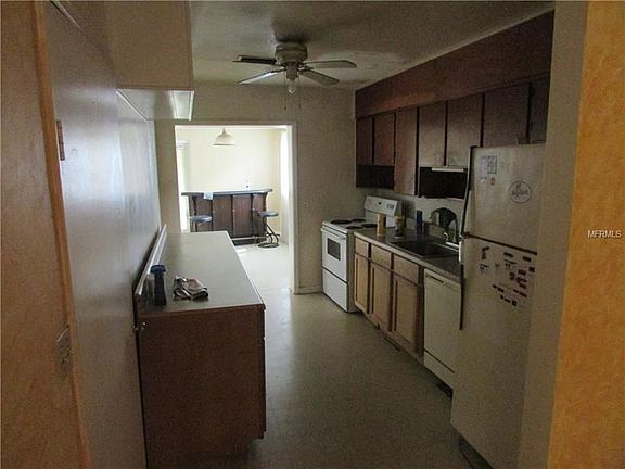 3rd image of 1039 Canal Dr W