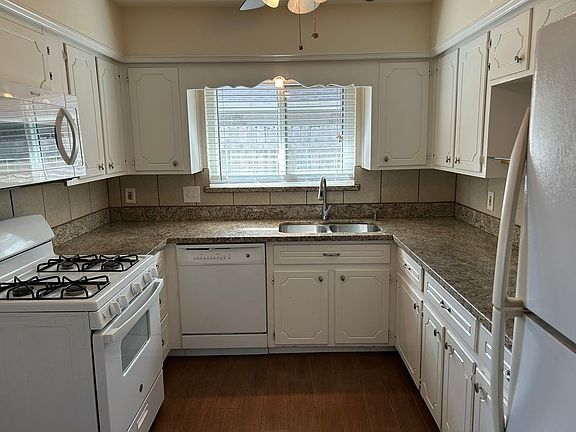 3rd image of 2901 Crane Dr