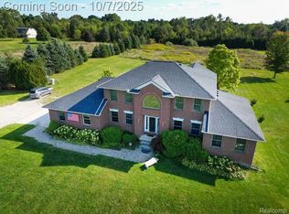 8660 Spicer Rd, Brighton, MI 48116