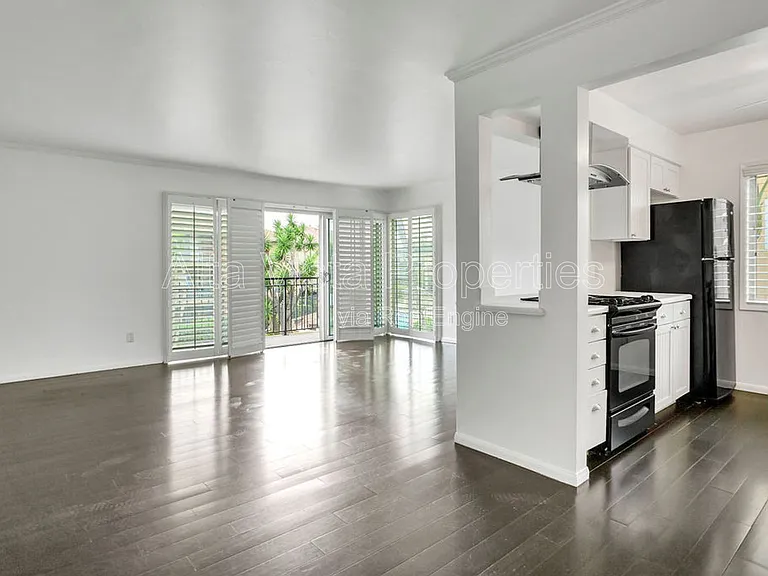 5357 La Jolla Blvd — Photo 5