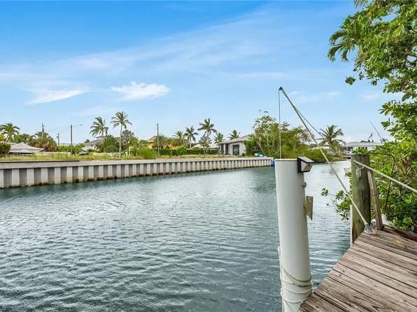 3261 Lakeview DR, NAPLES, FL 34112