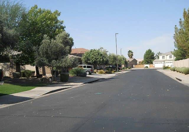 2nd image of 1040 E Erie Ct