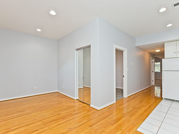 4th image of 2326 N Rockwell St #2