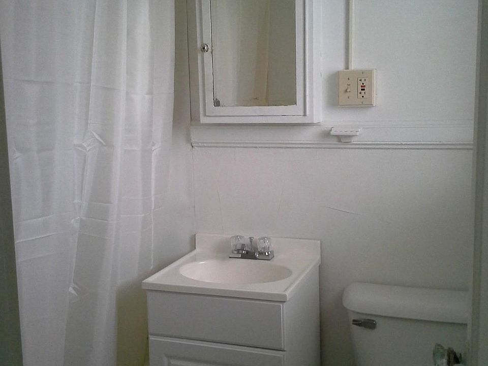 2nd image of 208 Marshall St APT C2