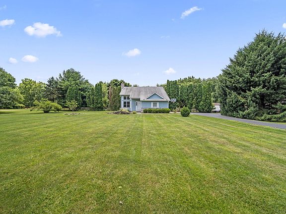 2nd image of 1205 Holton Rd