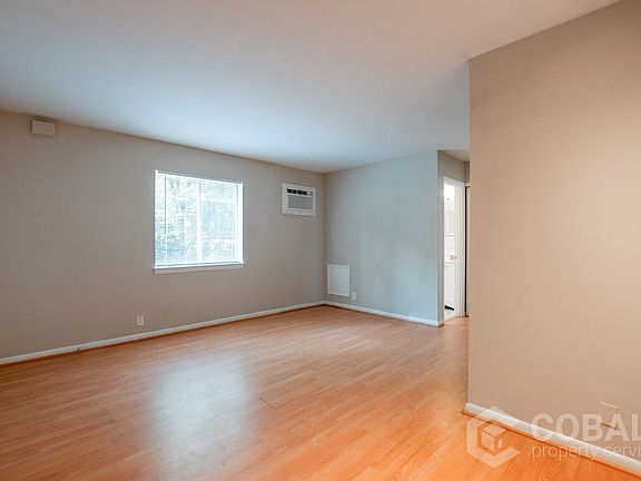 5th image of 905 Greenwood Ave NE #2