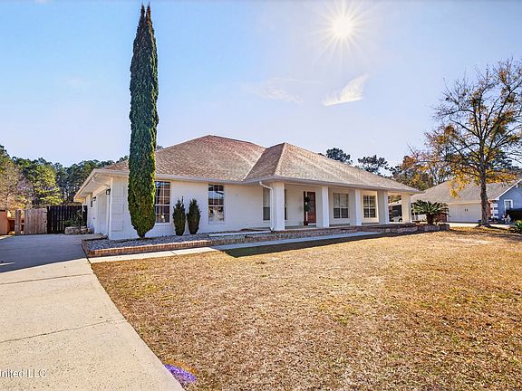 3rd image of 3107 Cypress Creek Dr