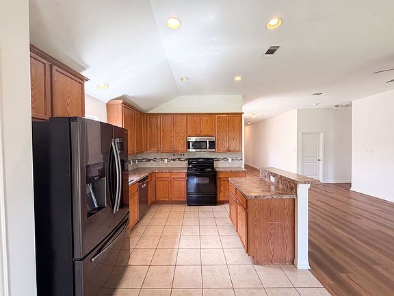 3rd image of 143 Pintail Ln