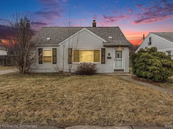 23078 Rosalind Ave, Eastpointe, MI 48021