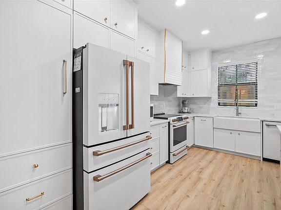 5th image of 9630 S Town Parc Circle