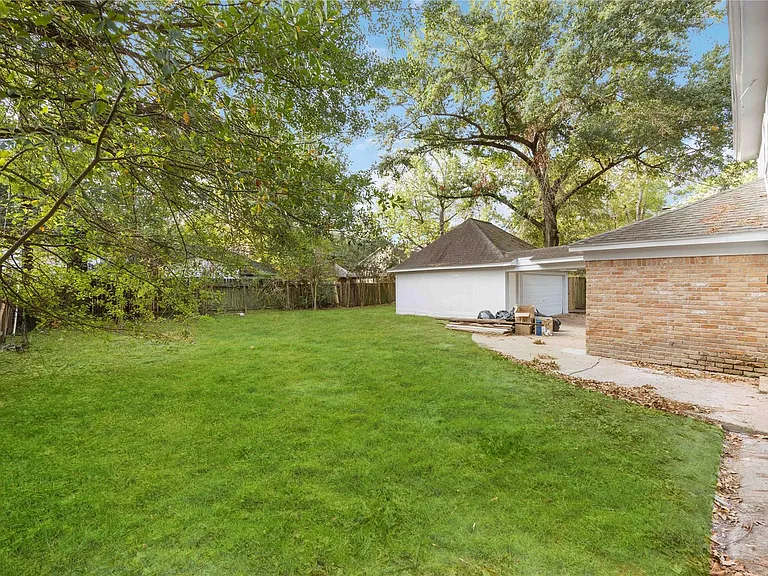 3823 Fernglade Dr — Photo 27