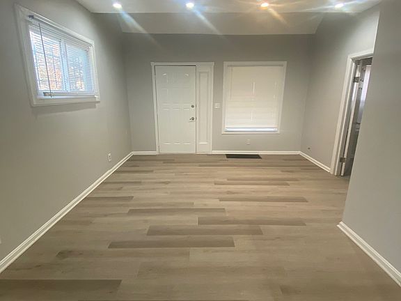 3rd image of 268 Ferris Ave