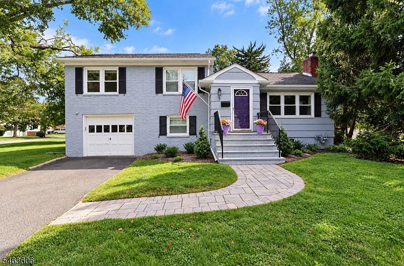 1st image of 5 Surrey Ln