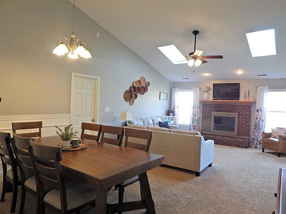 4th image of 58 Lasalle Ln