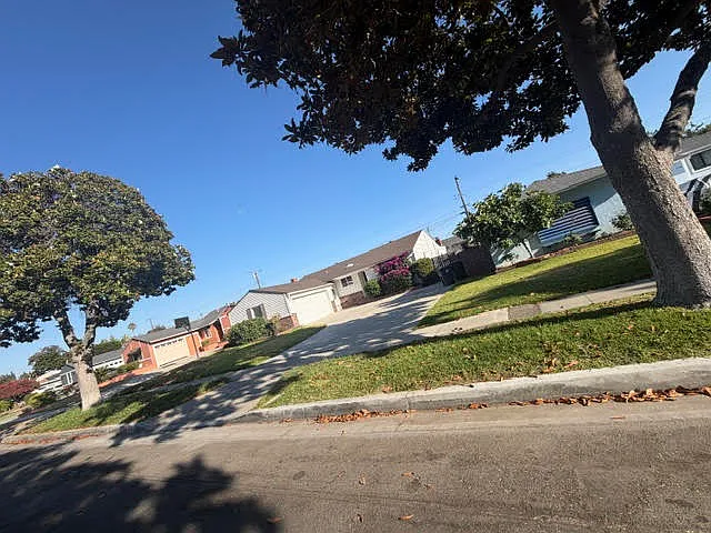 624 W Woodcrest Ave — Photo 1