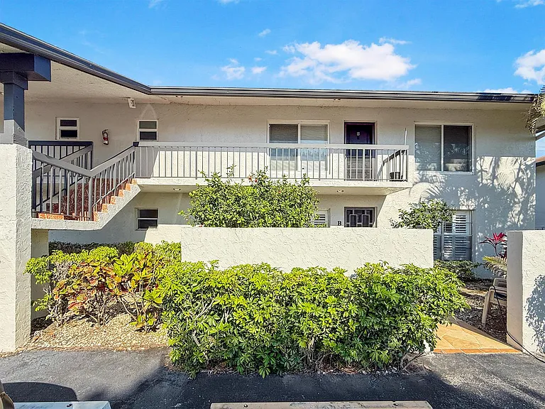 13586 Sabal Palm Ct #D — Photo 2