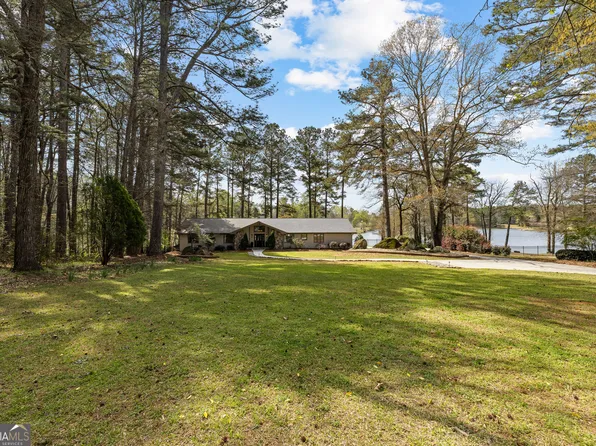 2025 Castle Lake Dr, Tyrone, GA 30290