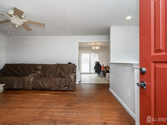 2nd image of 384 Cook Rd