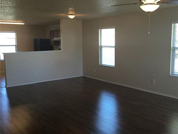 4th image of 100 Sandlewood Dr