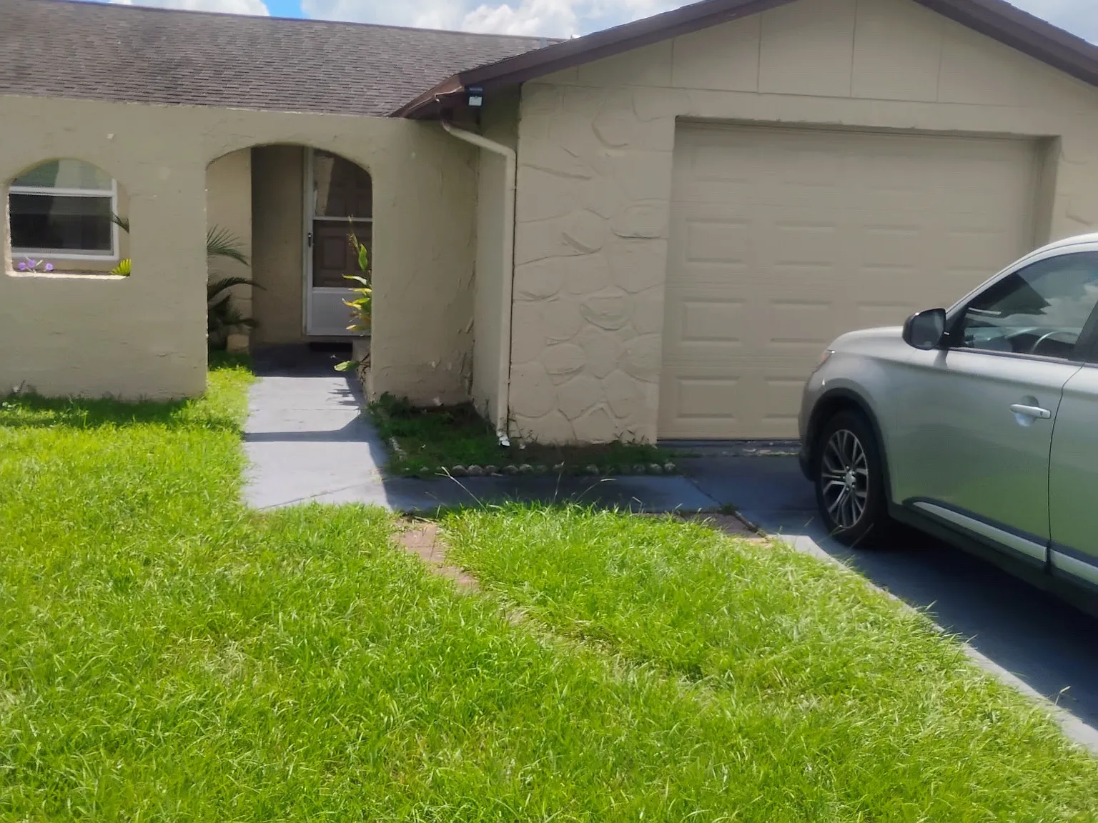 3 bed, 1280 sqft, $1,900 — Photo 1