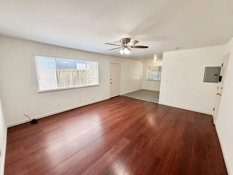 551 Mariposa Avenue — Photo 2