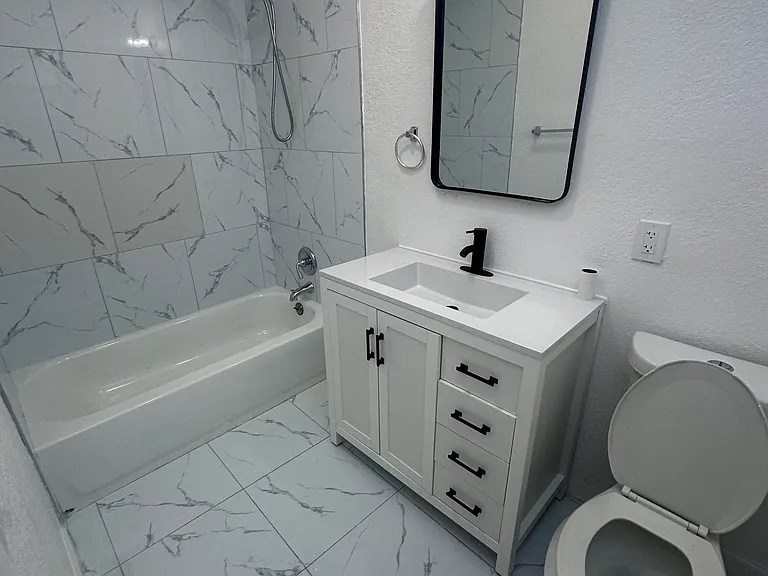 1165 NE 130th St #1 — Photo 5