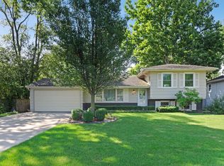 22W415 Arbor Ln, Glen Ellyn, IL