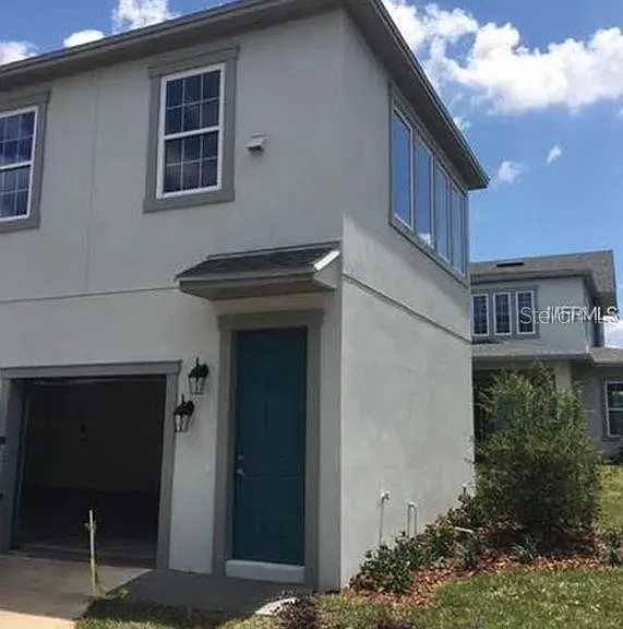 14212 Corrigan Ave — Photo 2
