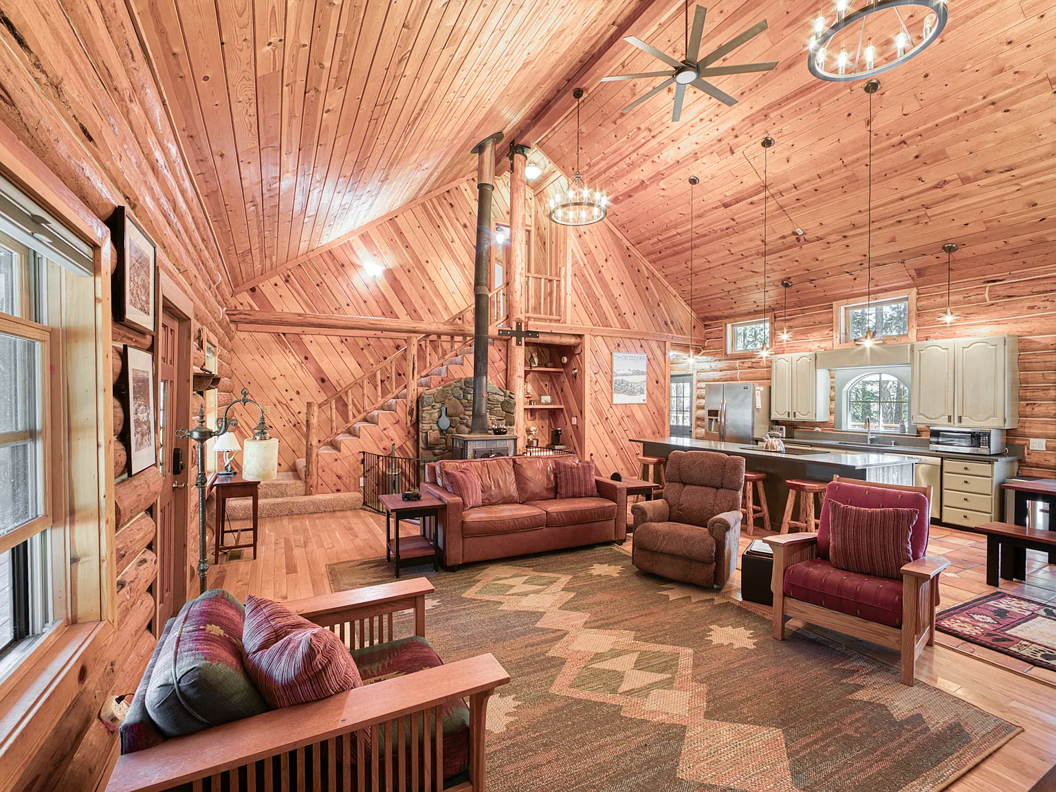 4 bed, 2000 sqft, $6,200 — Photo 4