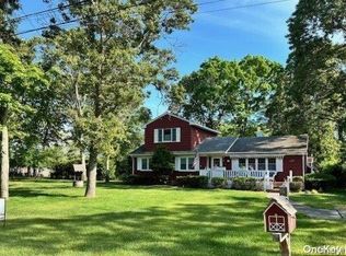 168 Bay Ave E, Hampton Bays, NY 11946