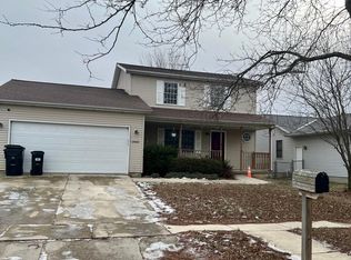 2902 Essington St, Bloomington, IL 61705