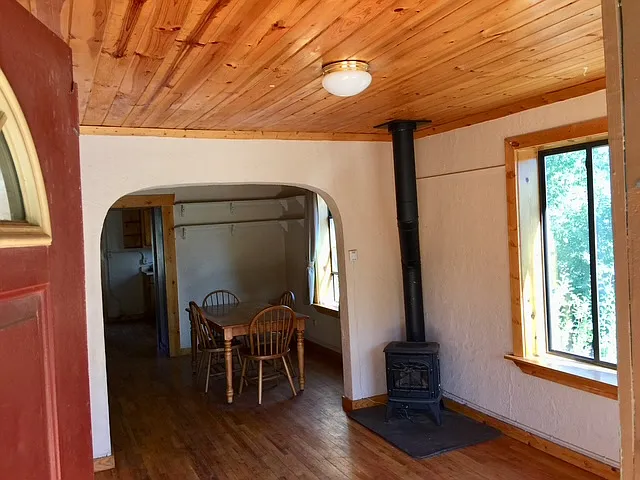 416 S Leroux St — Photo 3