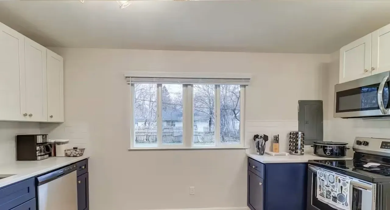 2 bed, 829 sqft, $4,900 — Photo 4
