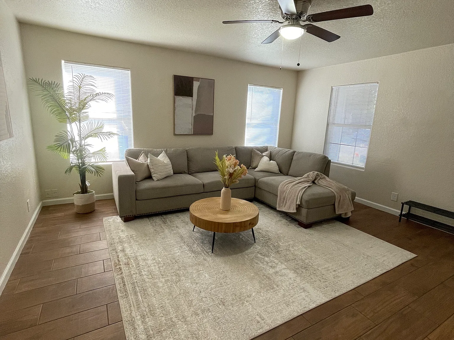 5 bed, 2100 sqft, $2,100 — Photo 4